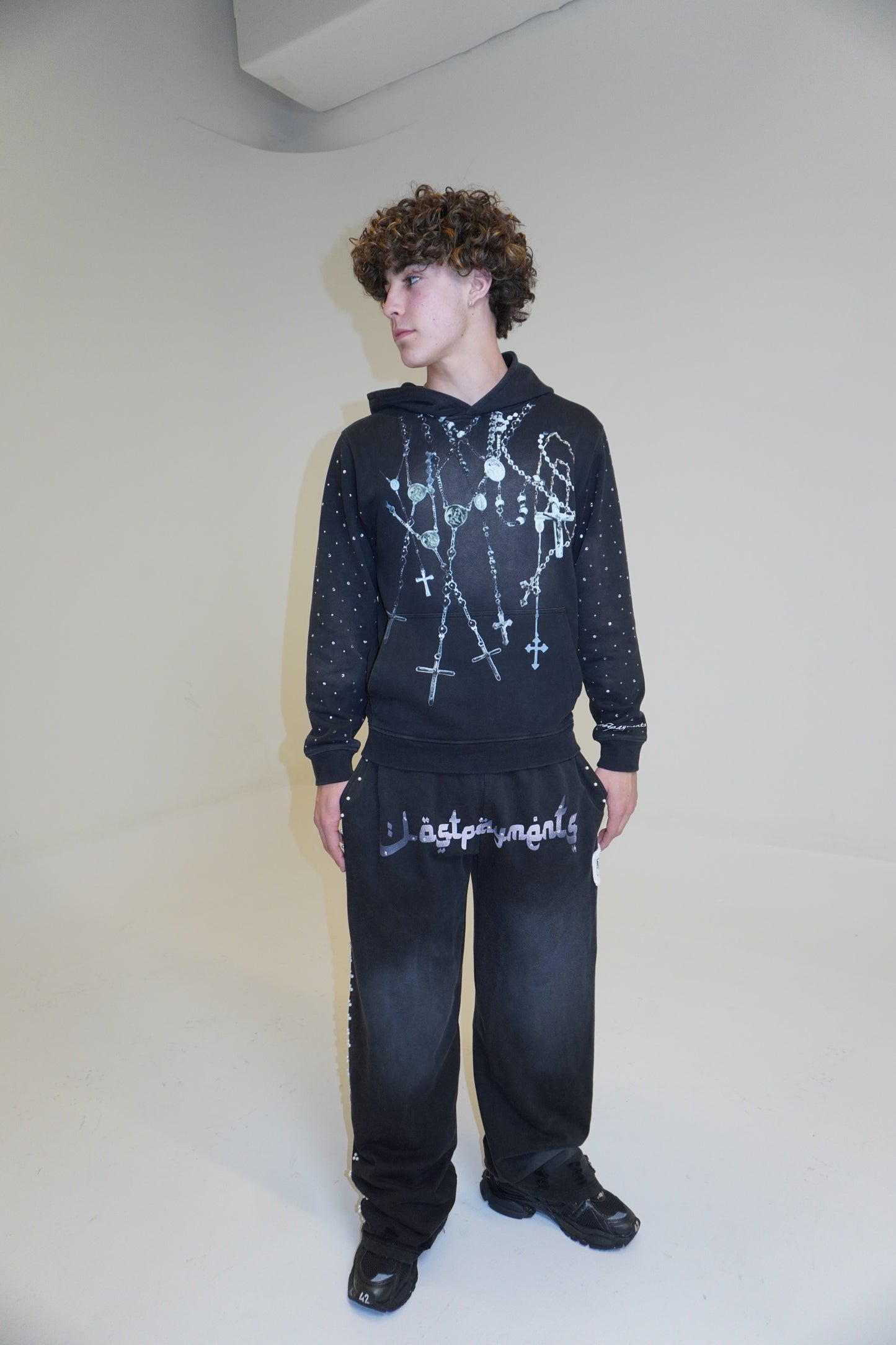 “Holy chains” hoodie (black)